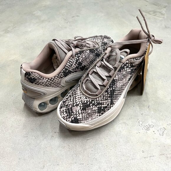Nike Wmn's SIze 7 Air Max DN PRM Snakeskin Light Orewook Brown HF5512 200 - New - Picture 1 of 7
